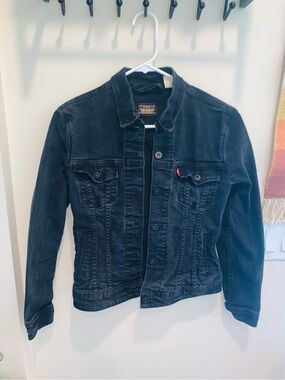 Levi’s black denim jacket XS